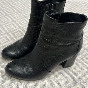 Diane von Furstenberg black leather booties 7m